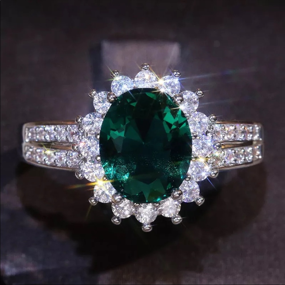 New 925 sterling silver emerald ring - Picture 2 of 3